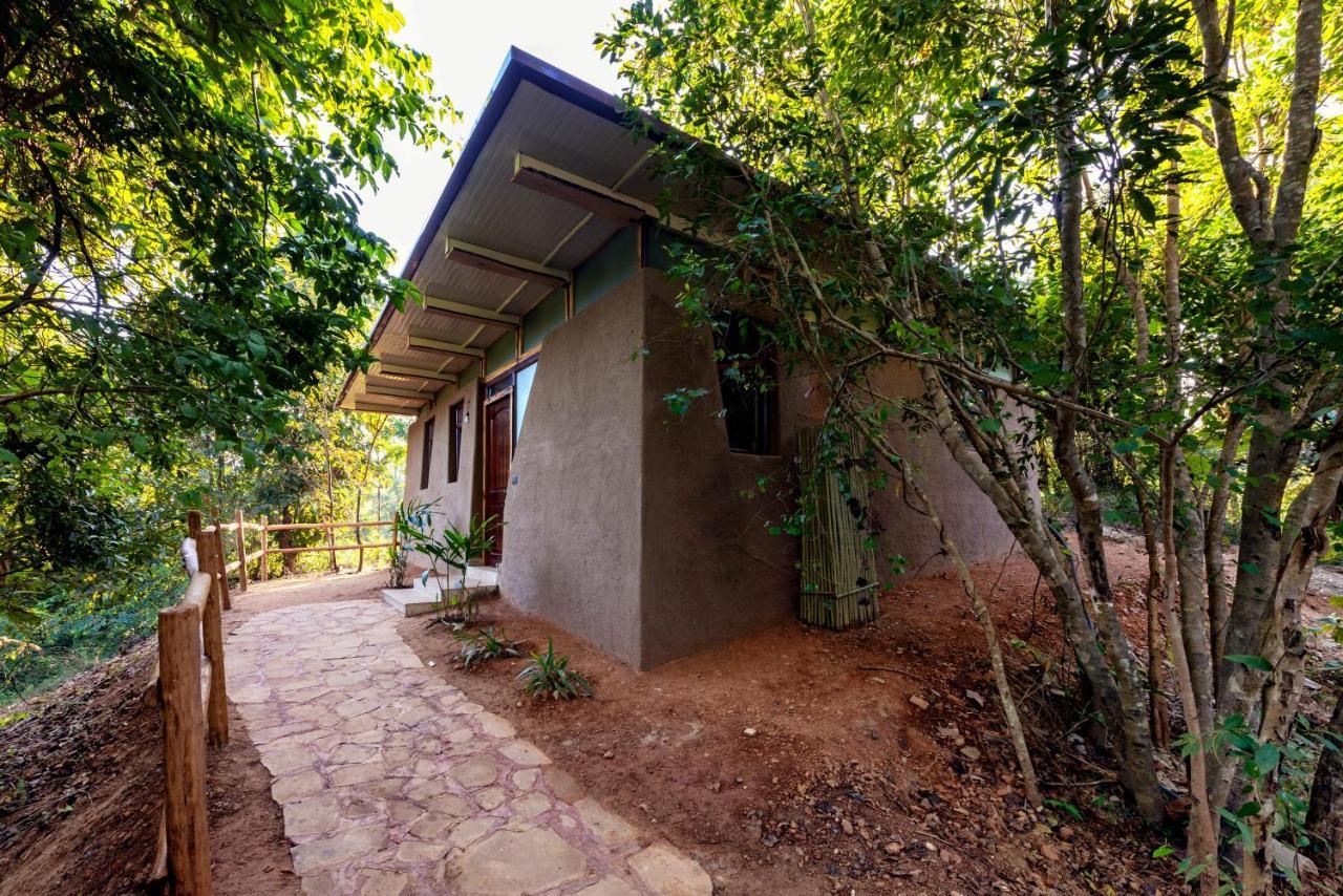 Kanha Jungle Camp Экстерьер фото