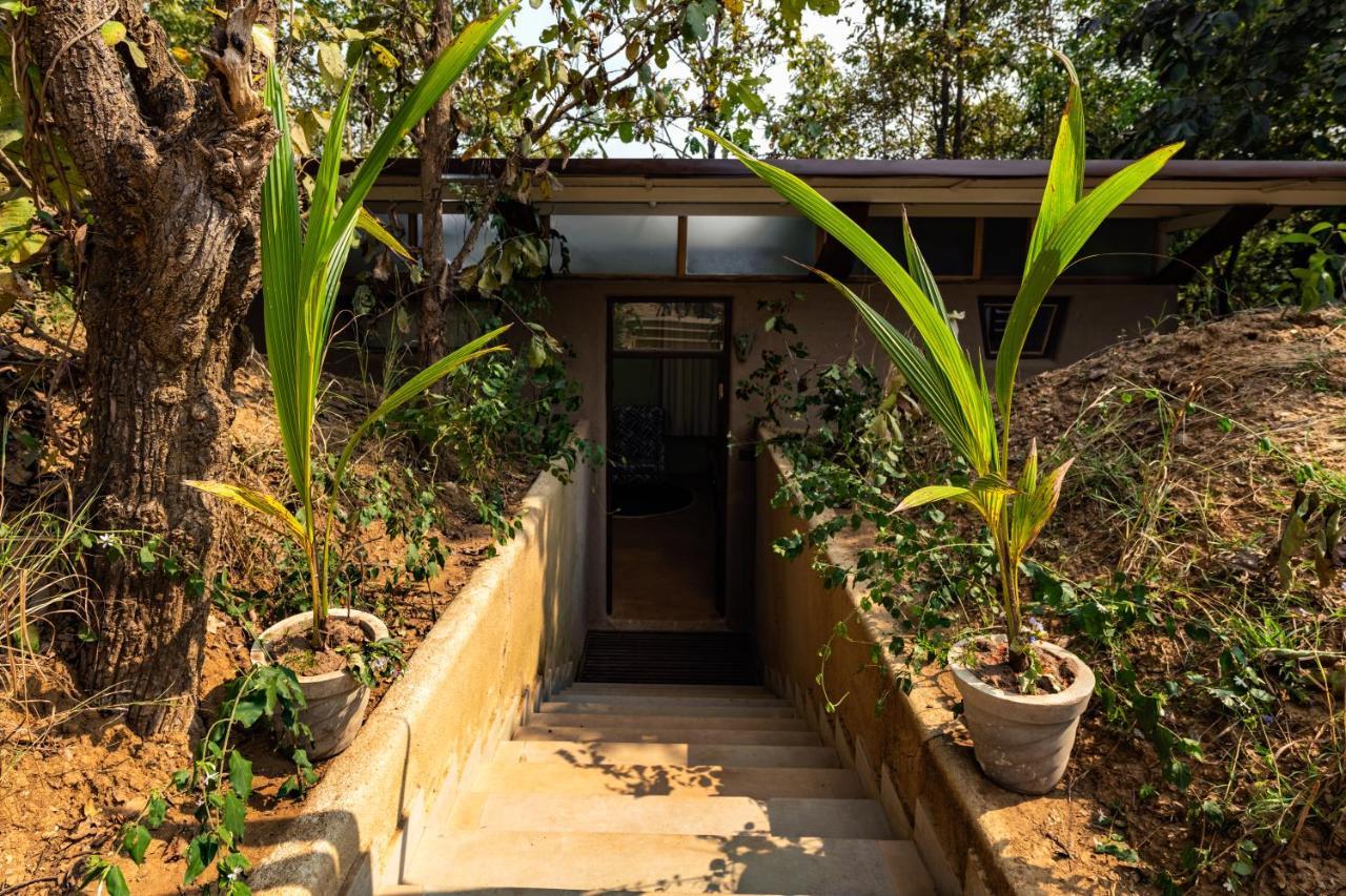 Kanha Jungle Camp Экстерьер фото