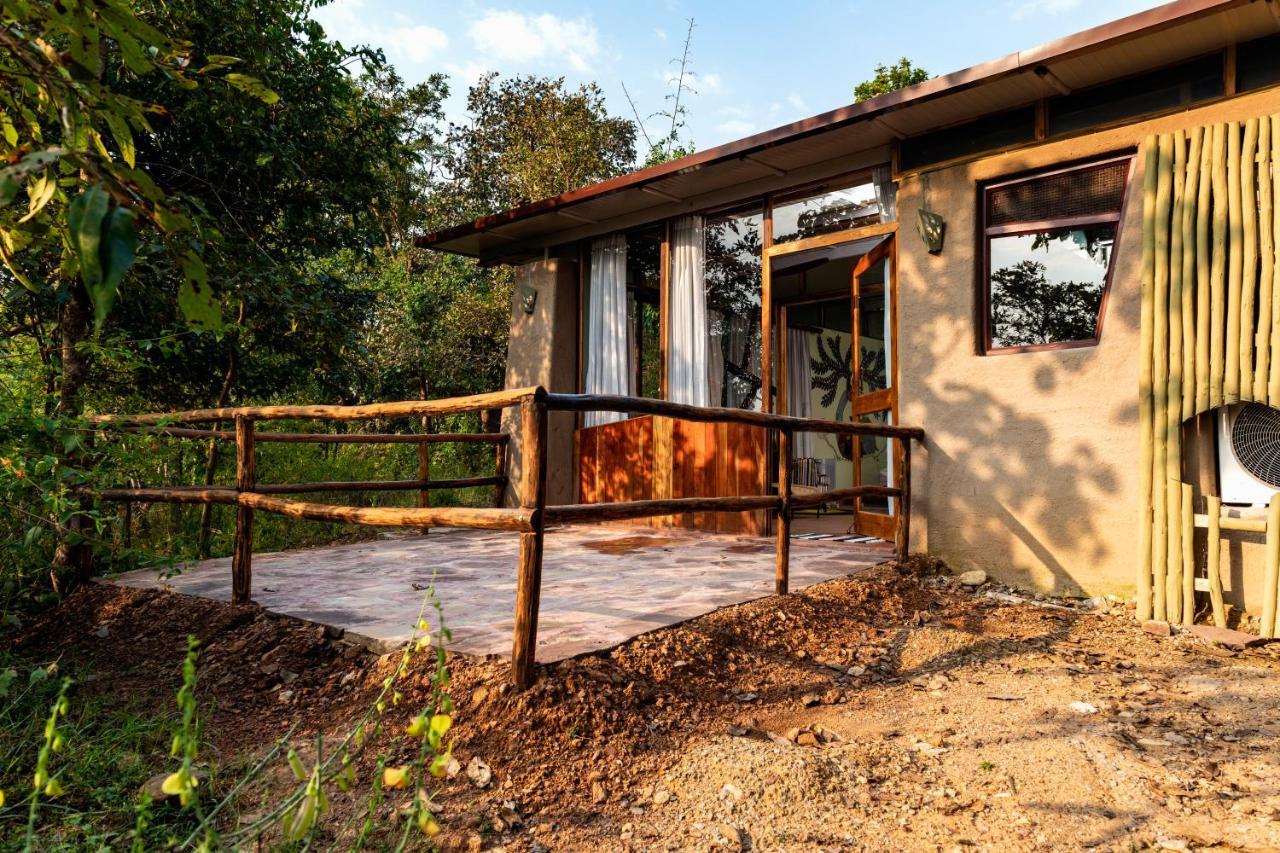 Kanha Jungle Camp Экстерьер фото